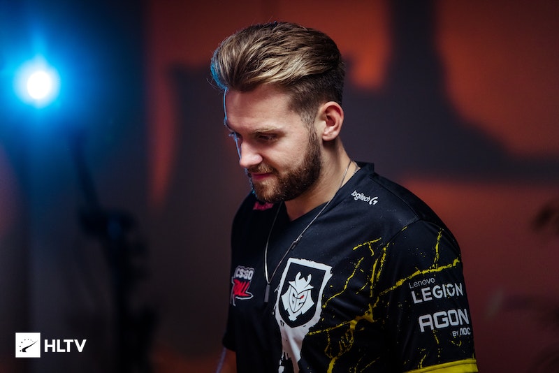 Ruler伊泽瑞尔闪转腾挪收割 Yagao斯莫德完成斩杀 JDG赢首局